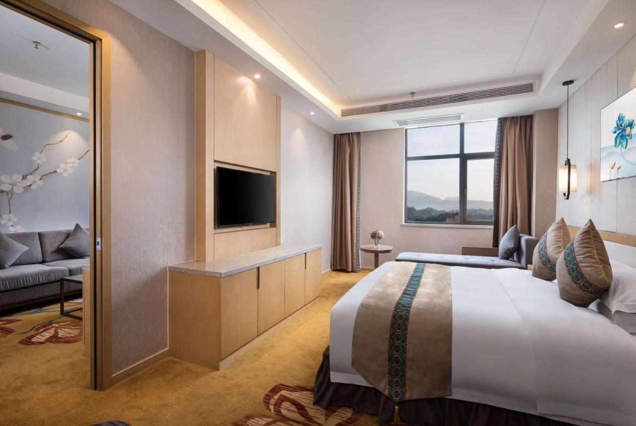 Ramada Plaza By Wyndham Enshi Hotel Exterior photo
